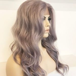 22" Silver Lace Front Wavy Wig | Kardashian